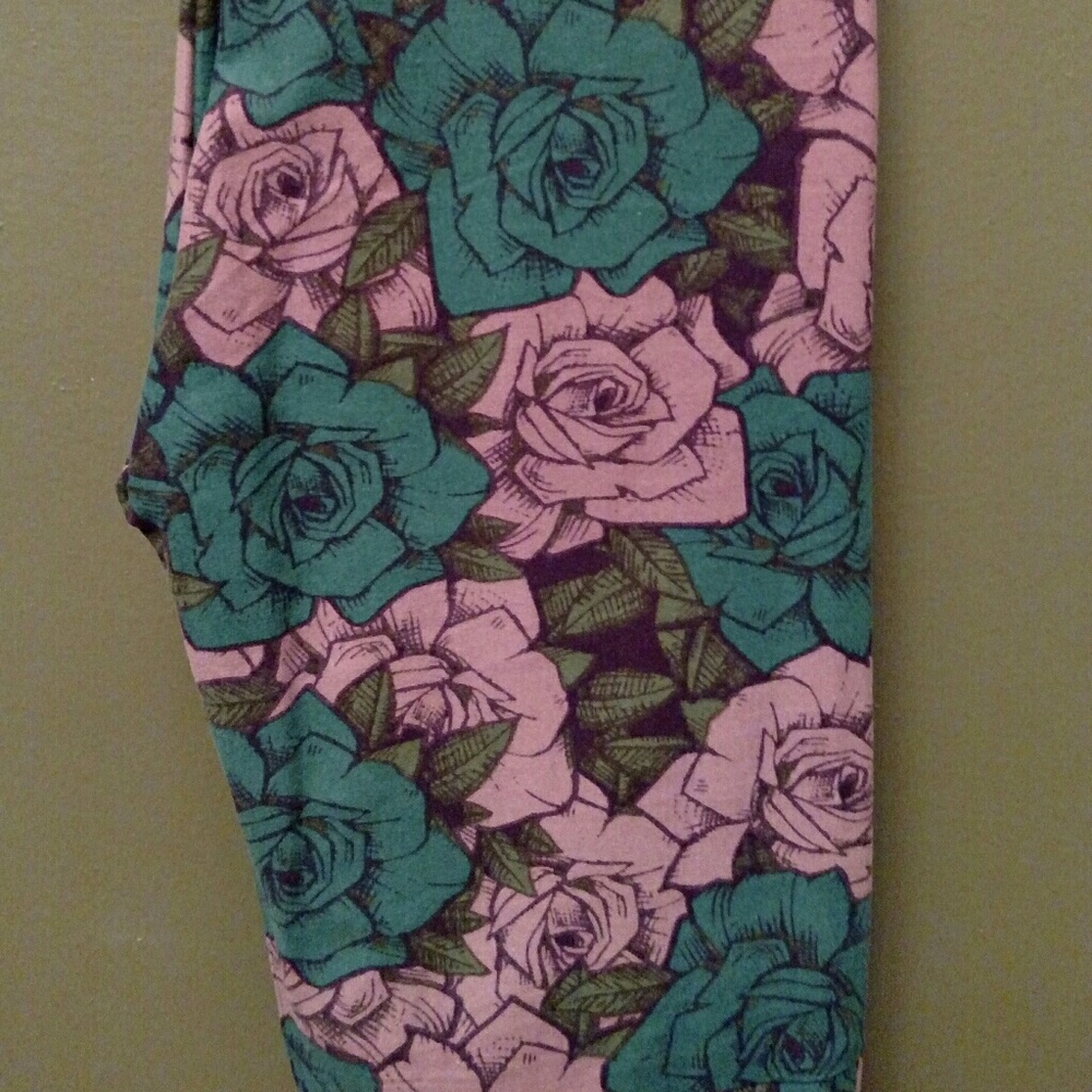 LuLaRoe OS Leggings NWOT Roses